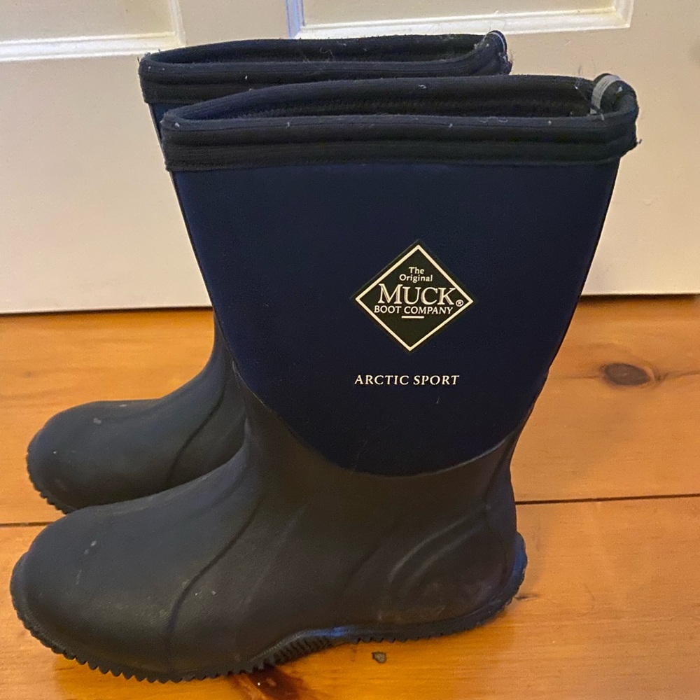 Kid’s Muck Boots Arctic Sport size 4.